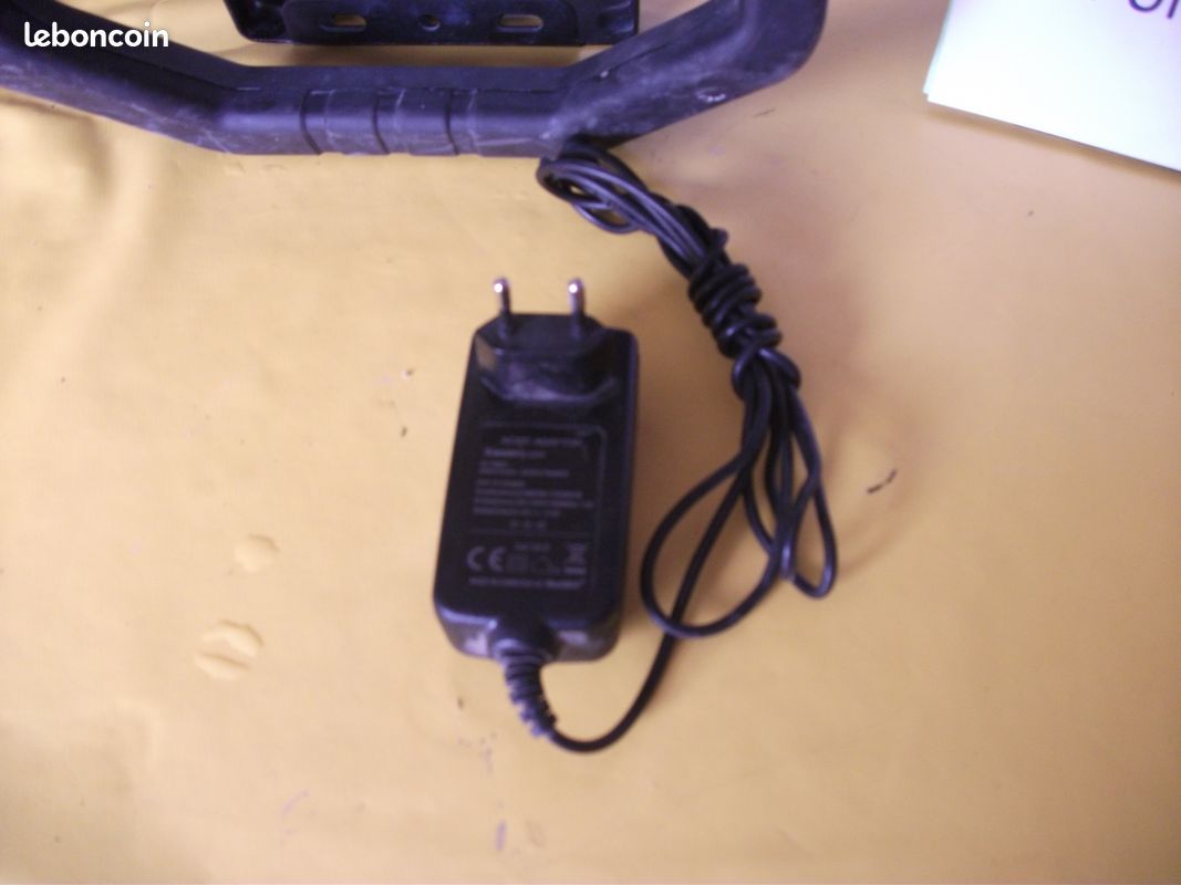 Projecteur hybride LED portable BRENNENSTUHL DARGO.