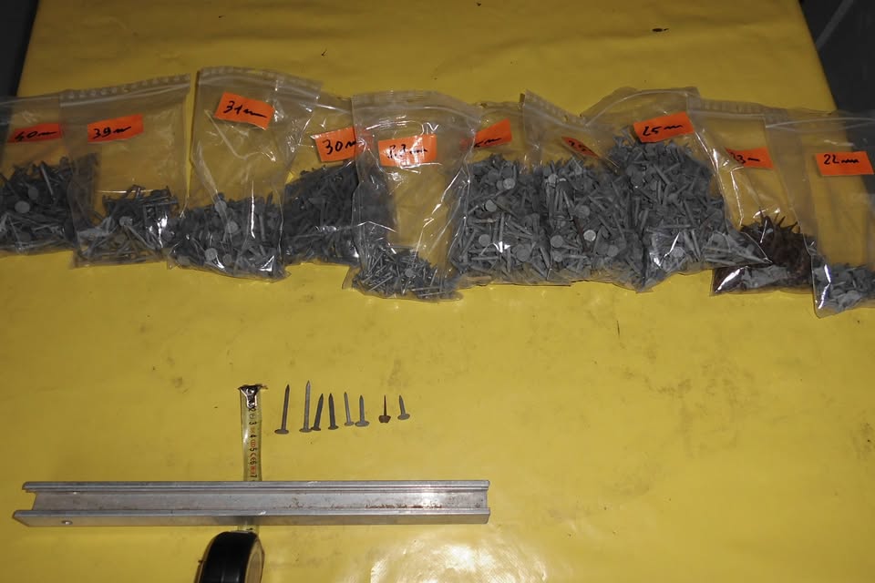 Lot de 4 kg de clous zingués