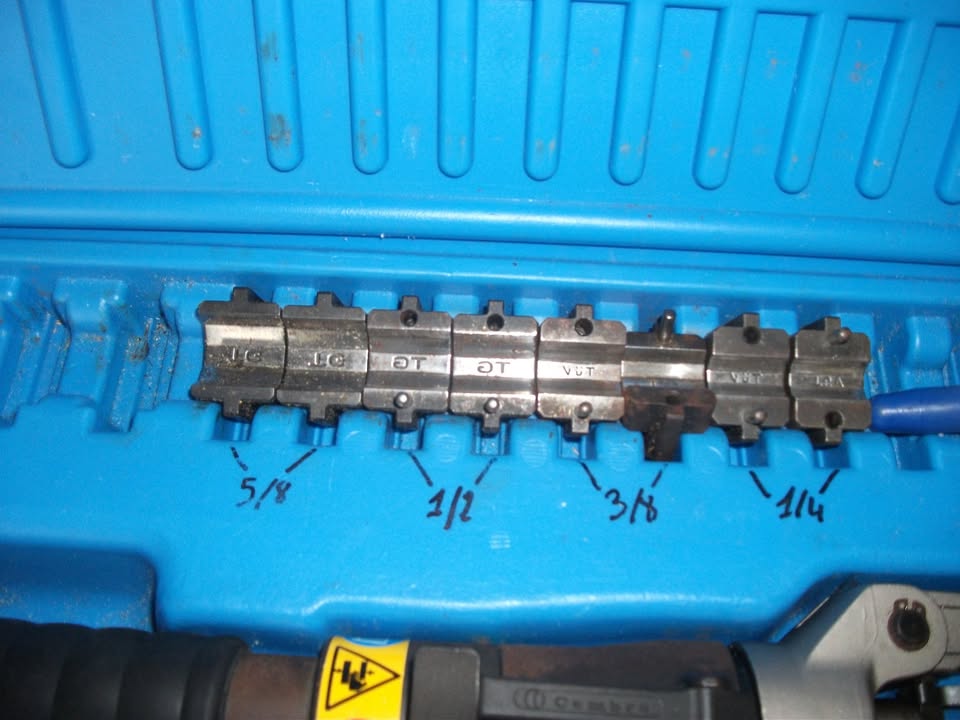 Sertisseuse hydraulique manuelle CEMBRE – 64 kN – Avec matrices