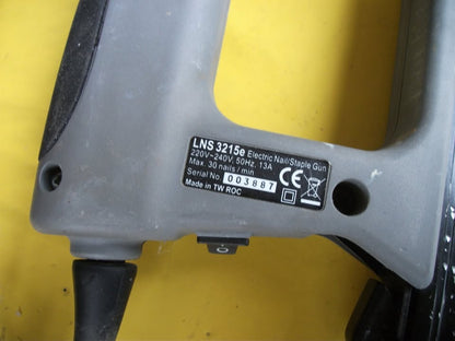 Cloueur agrafeur électrique SENCO LNS 3215. Clous AX : 15 à 32 mm