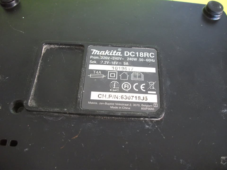 Chargeur rapide MAKITA DC18RC