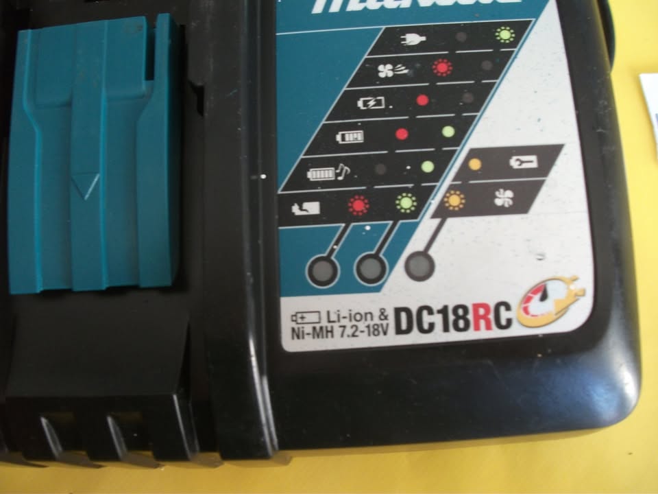 Chargeur rapide MAKITA DC18RC