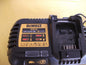 Chargeur rapide DEWALT DCB116.    LIVRAISON SUR POINT RELAY MOINS CHERE.