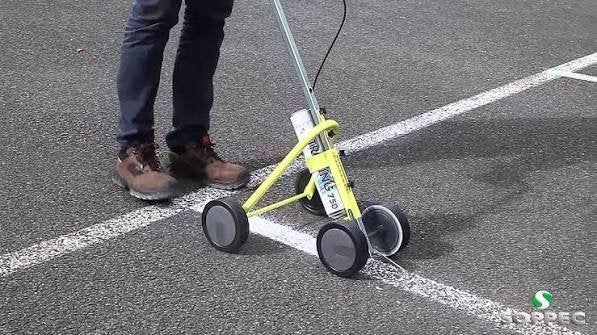 Chariot de traçage avec 6 aerosols 750ml blanc SOPPEC. LIVRAISON EN POINT RELAY OFFERTE.
