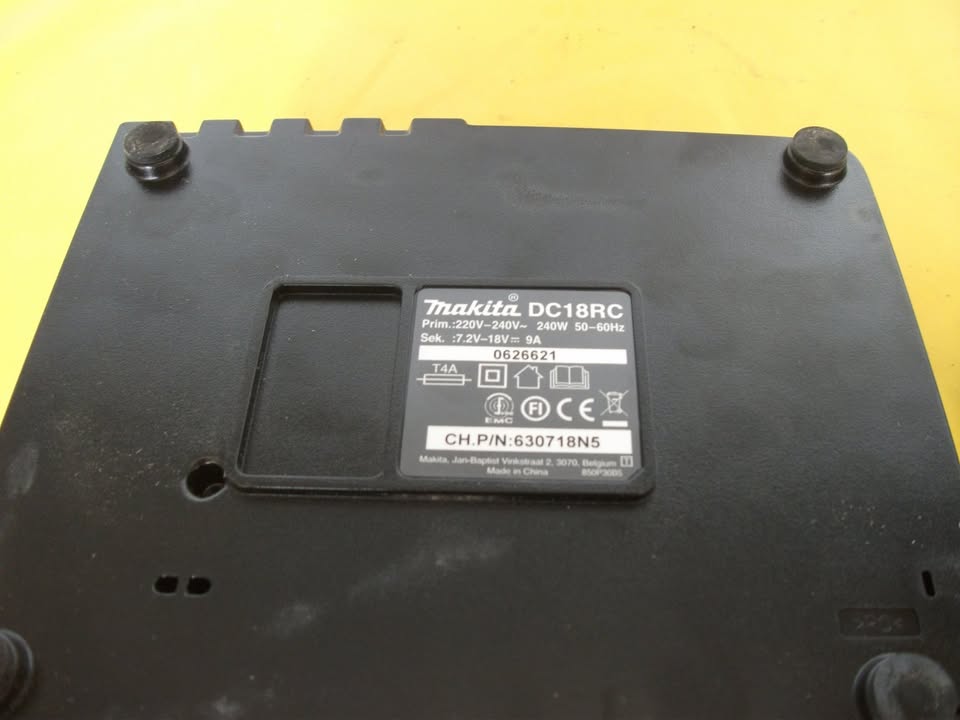 Chargeur rapide MAKITA DC18RC.       LIVRAISON SUR POINT RELAY MOINS CHERE.
