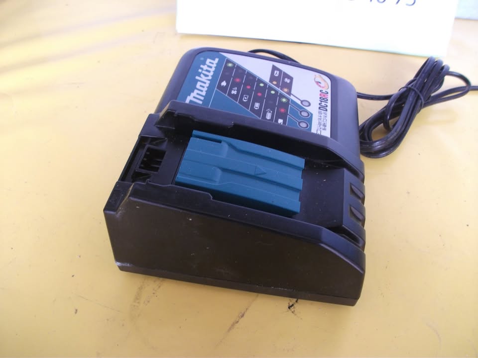 Chargeur rapide MAKITA DC18RC.       LIVRAISON SUR POINT RELAY MOINS CHERE.