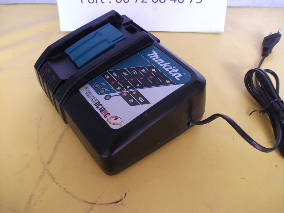Chargeur rapide MAKITA DC18RC.       LIVRAISON SUR POINT RELAY MOINS CHERE.