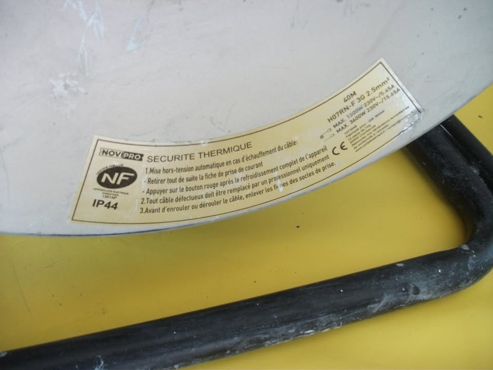 NOVIPRO – Enrouleur électrique 40 m – Câble 3G 2,5 mm² – Tambour métal – Occasion bon état.