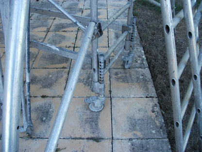 Échafaudage COMABI SPIRO 150 – Hauteur de plancher jusqu’à 6 m – Occasion état correct