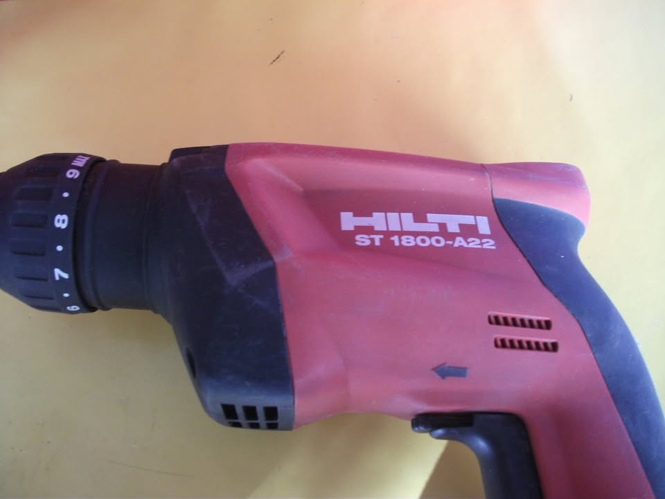 Visseuse pour construction métalique  HILTI ST 1800 A22 nue. Livraison offerte.