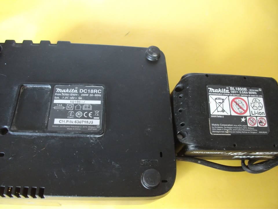 CHARGEUR RAPIDE MAKITA + BATTERIE 18 V 5 Ah