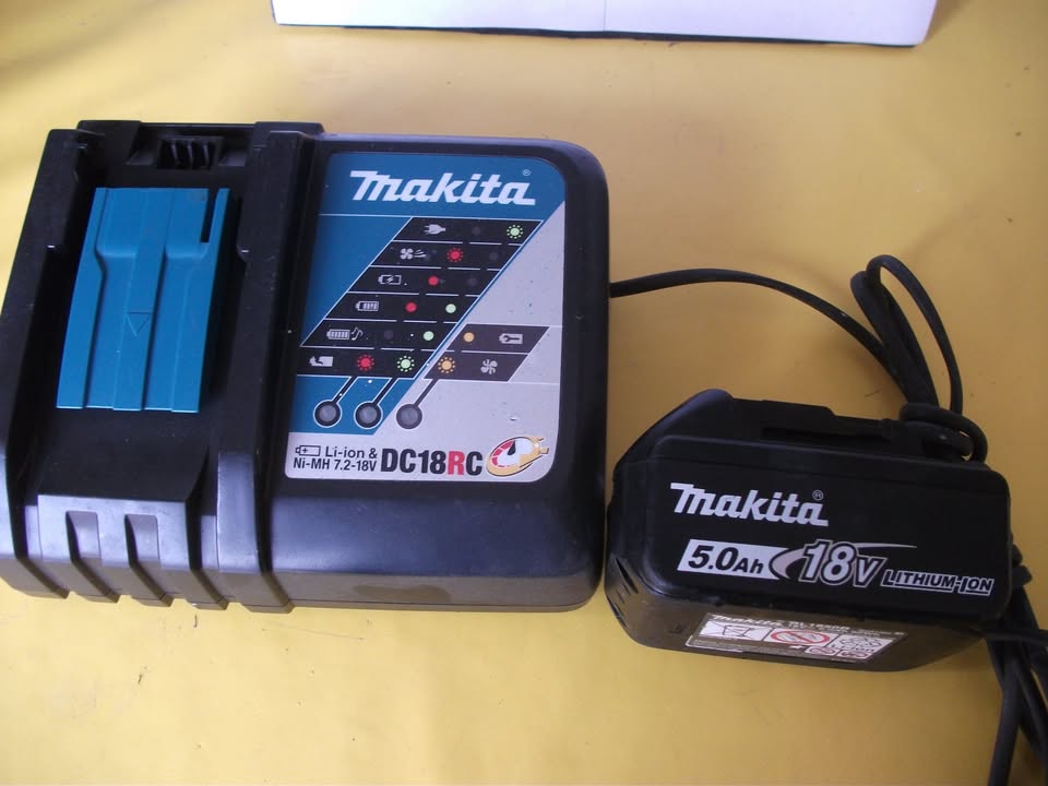 CHARGEUR RAPIDE MAKITA + BATTERIE 18 V 5 Ah
