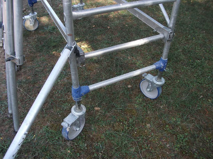 Échafaudage roulant aluminium COMABI CROSS 180. Occasion état proche du neuf.