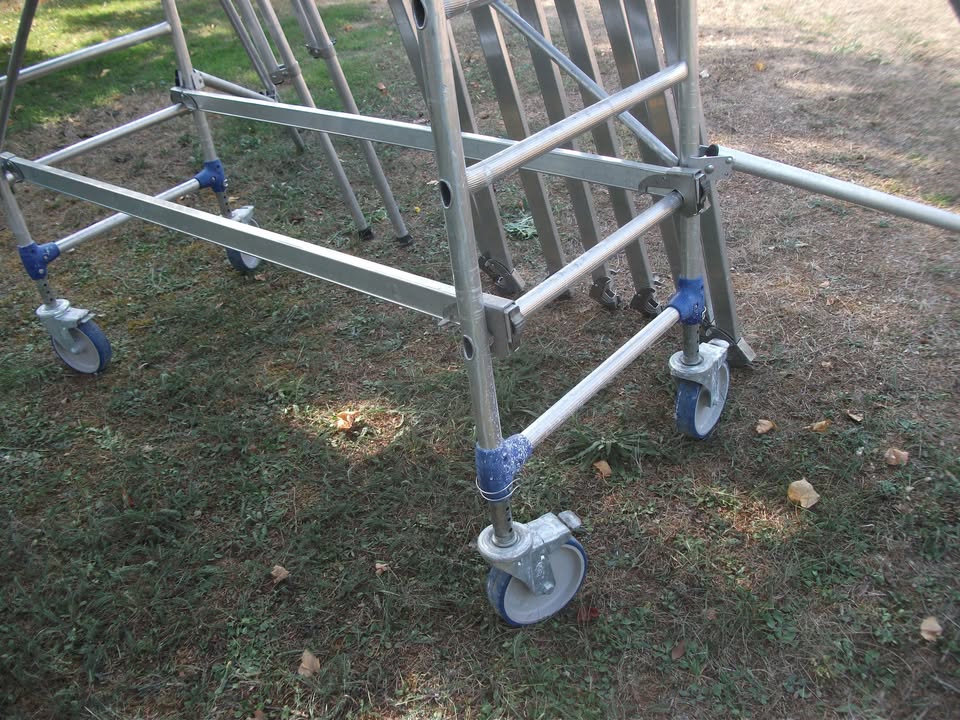 Échafaudage roulant aluminium COMABI CROSS 180. Occasion état proche du neuf.