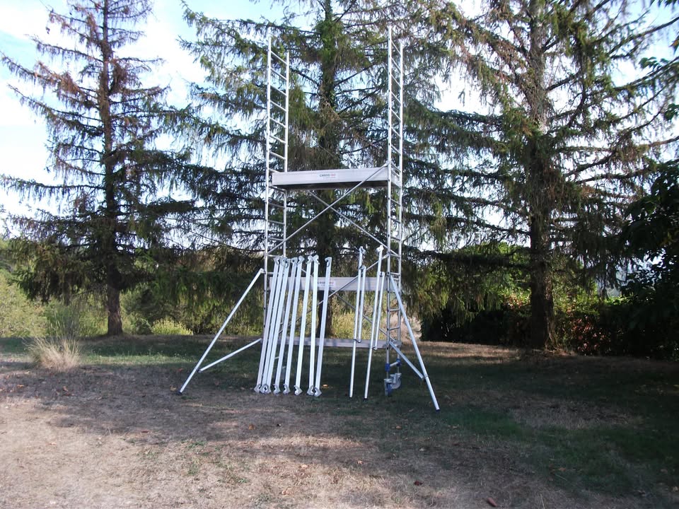 Échafaudage roulant aluminium COMABI CROSS 180. Occasion état proche du neuf.