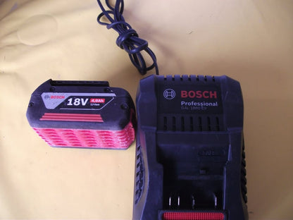 Chargeur rapide BOSCH pro. GAL 1860 CV + BATTERIE 18 V 4 Ah