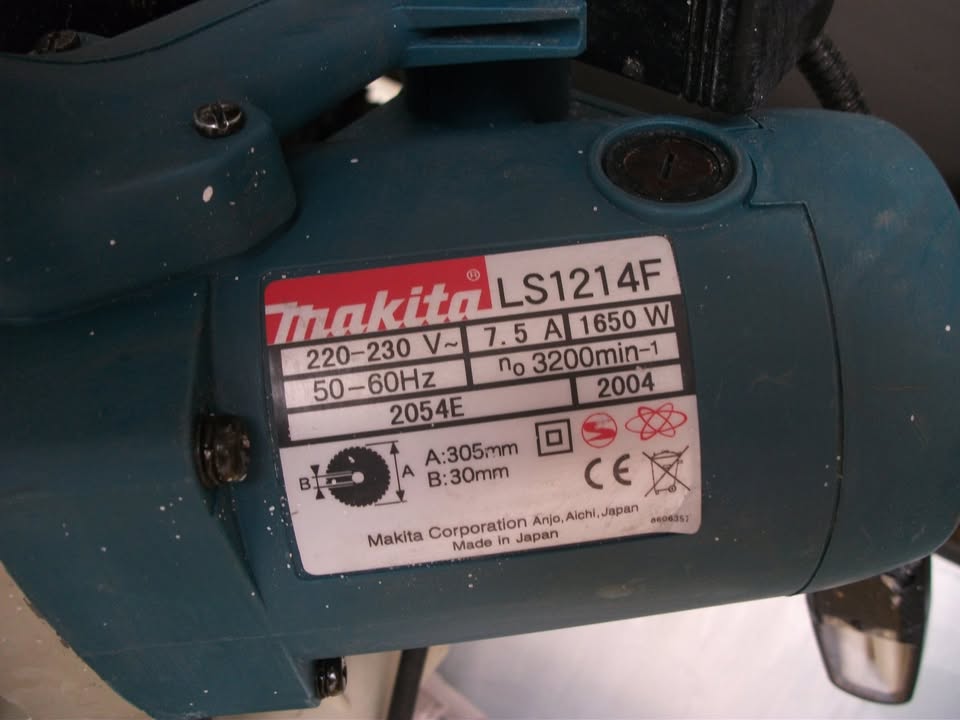 Scie à onglet radiale MAKITA LS1214F – 1650 W – Lame 305 mm – Occasion bon état