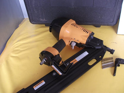 Cloueur de charpente BOSTITCH F21PL-E Etat proche du neuf. Port offert