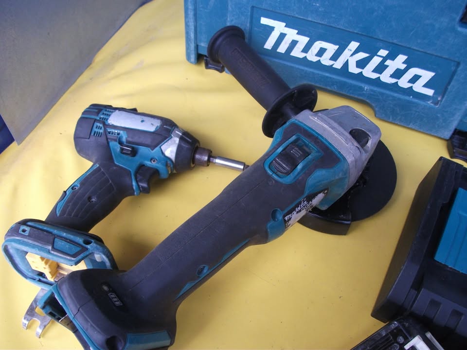 PACK MAKITA 18 V – VISSEUSE À CHOC + MEULEUSE. Port offert.
