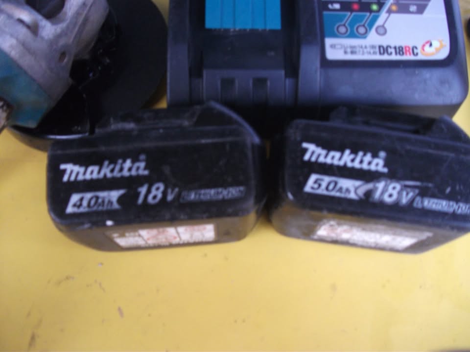 PACK MAKITA 18 V – VISSEUSE À CHOC + MEULEUSE. Port offert.