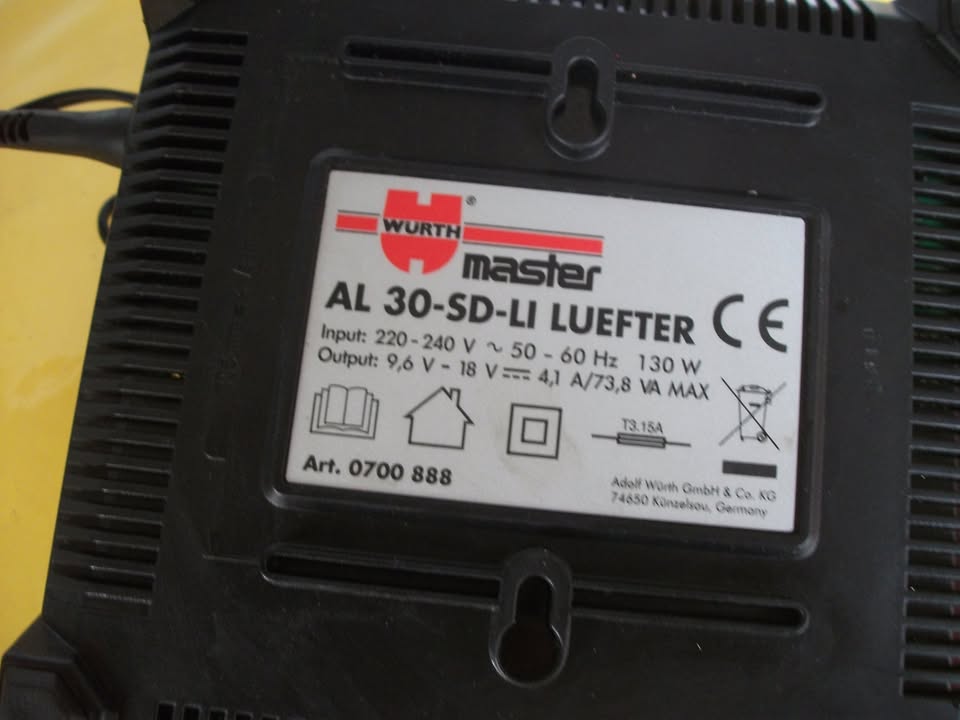 CHARGEUR BATTERIE WÜRTH AL 30-SD-LI LUEFTER. Etat proche du neuf.