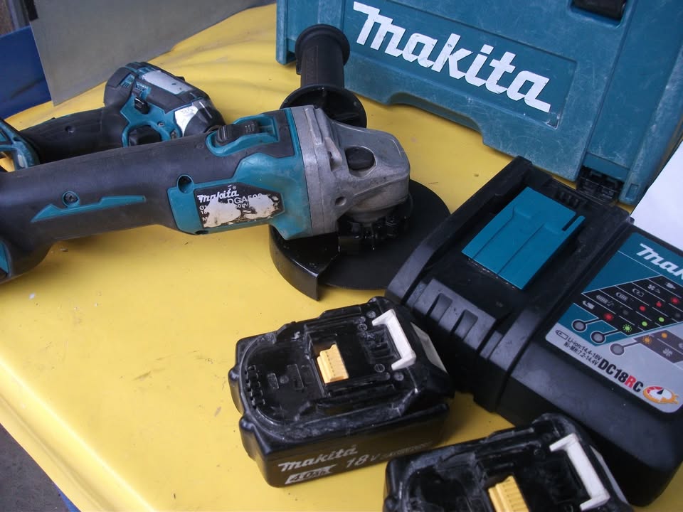 PACK MAKITA 18 V – VISSEUSE À CHOC + MEULEUSE. Port offert.