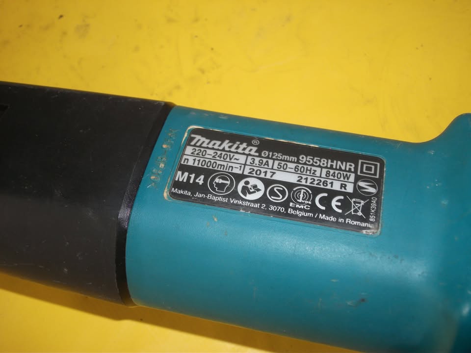 MEULEUSE MAKITA 9558NR – 850 W – Ø 125 MM Occasion très bon état.