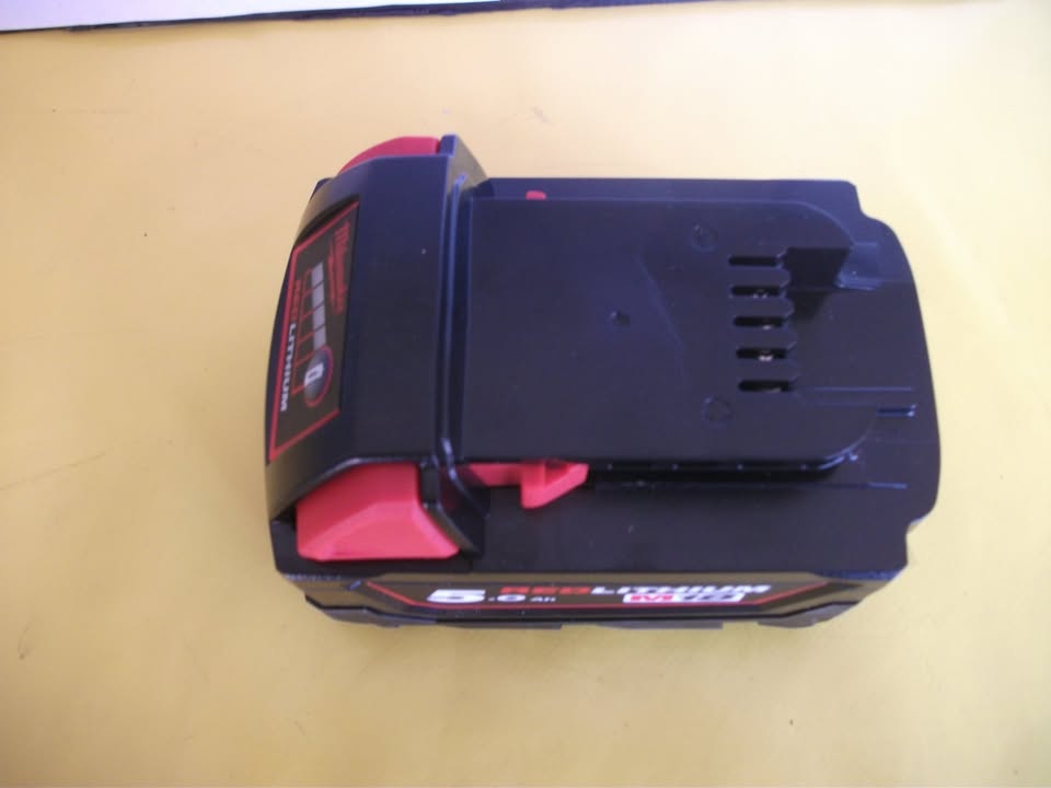 MILWAUKEE BATTERIE 18 V – 5 Ah – NEUVE