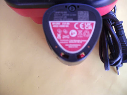 MILWAUKEE M12. PACK CHARGEUR + BATTERIE 12 V – 2 Ah neuve.