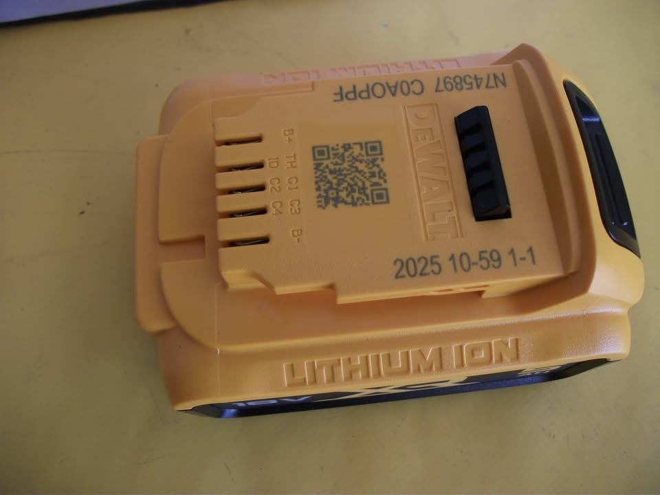 DEWALT. BATTERIE 18 V – 5 Ah – NEUVE