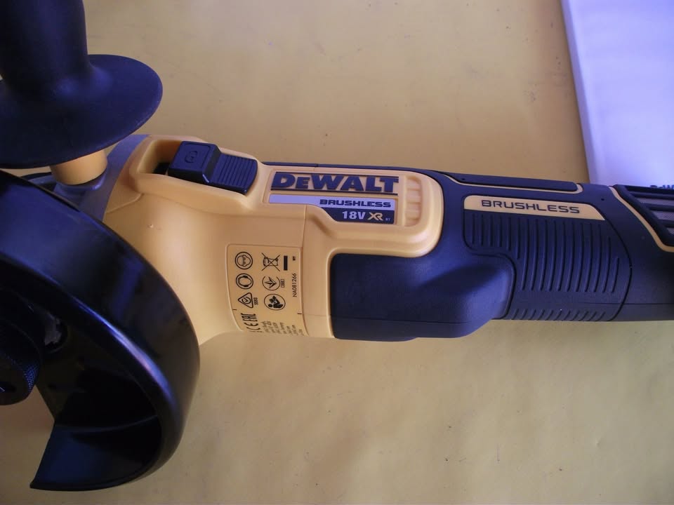 DEWALT DCG405. MEULEUSE – 18 V – 125 MM – BRUSHLESS neuve. Port offert.