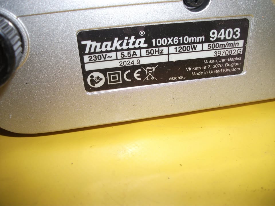 PONCEUSE À BANDE MAKITA 9403J – 1 200 W – 100 × 610 MM neuve.