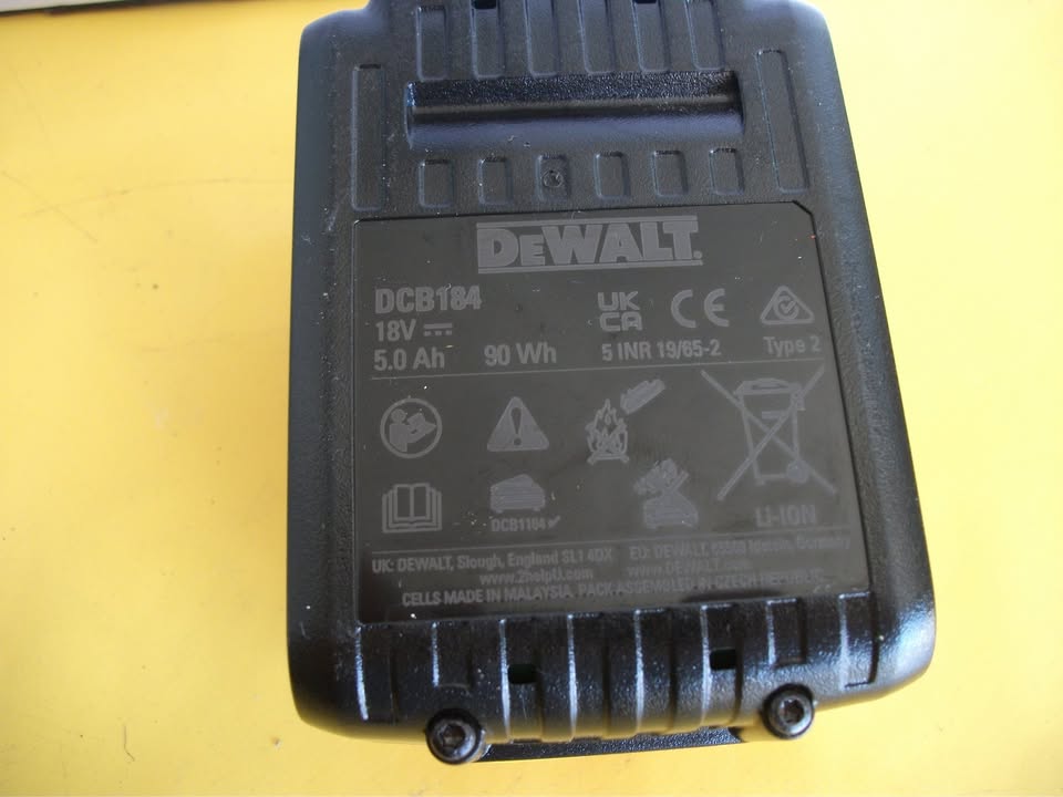 DEWALT. BATTERIE 18 V – 5 Ah – NEUVE