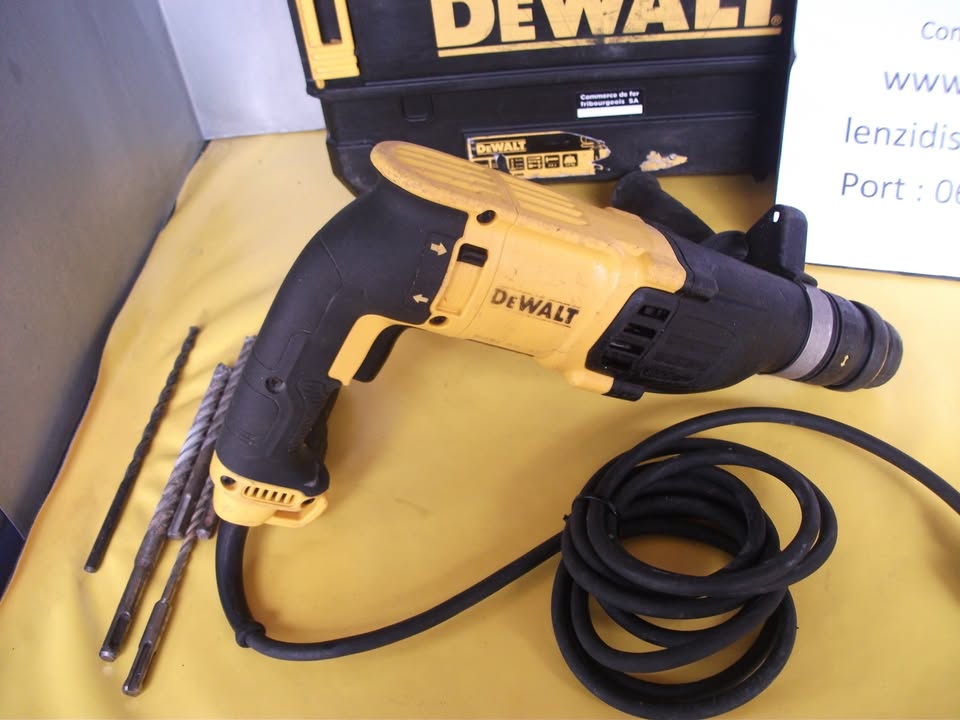 DEWALT D25134. PERFORATEUR BURINEUR  – 800 W – 2,8 J