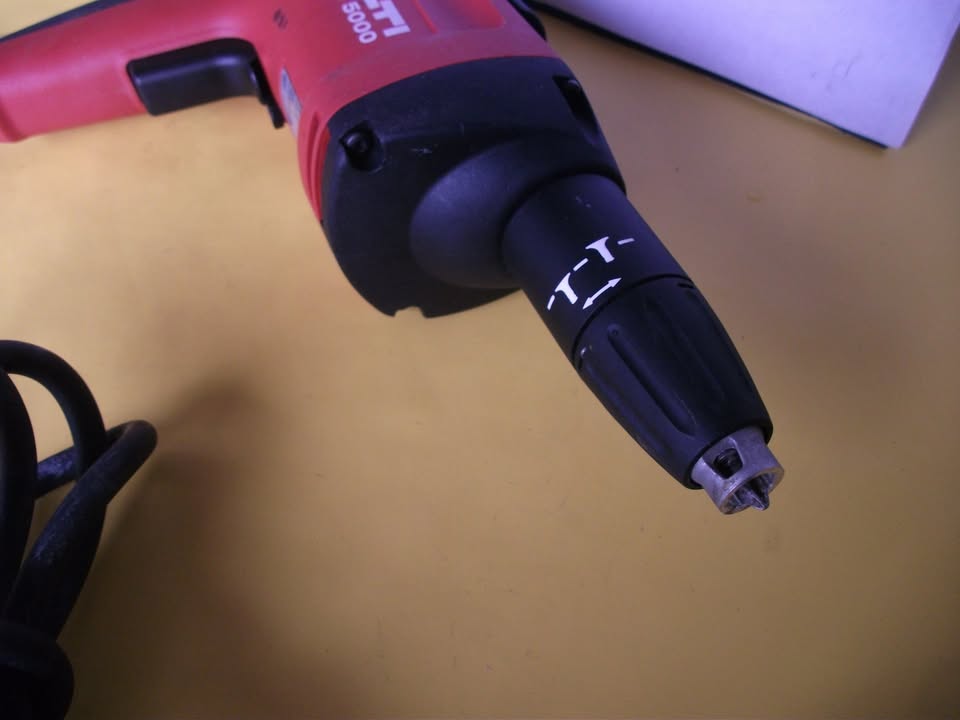 HILTI SD 5000. VISSEUSE PLAQUISTE  FILAIRE – 5 000 TR/MIN