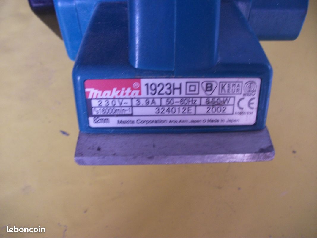 Rabot MAKITA 1923H – 82 mm – 850 W Occasion très bon état.