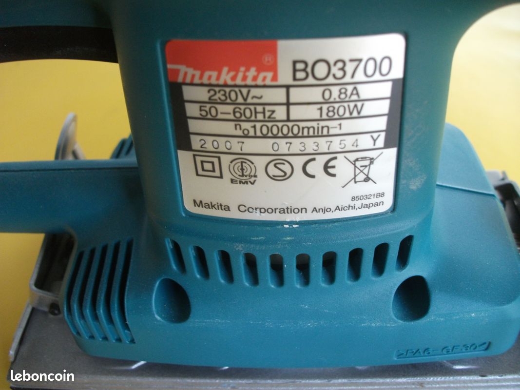 Ponceuse vibrante MAKITA BO3700