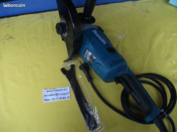 Meuleuse MAKITA GA9020 – 230 mm / 2 200 W 