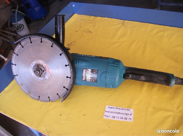 Meuleuse 230mm. 2200w. MAKITA GA9020 