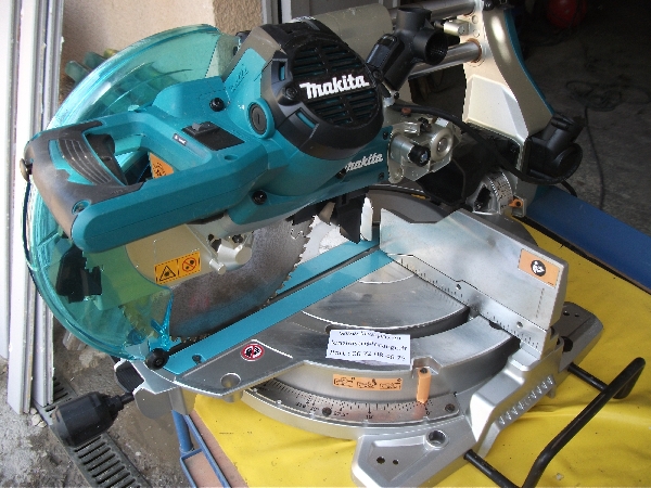 Scie à onglet radiale de 260 mm MAKITA LS1019L